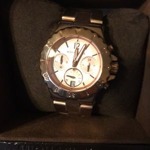 *AUTHENTIC* Michael Kors - worn once 🌸